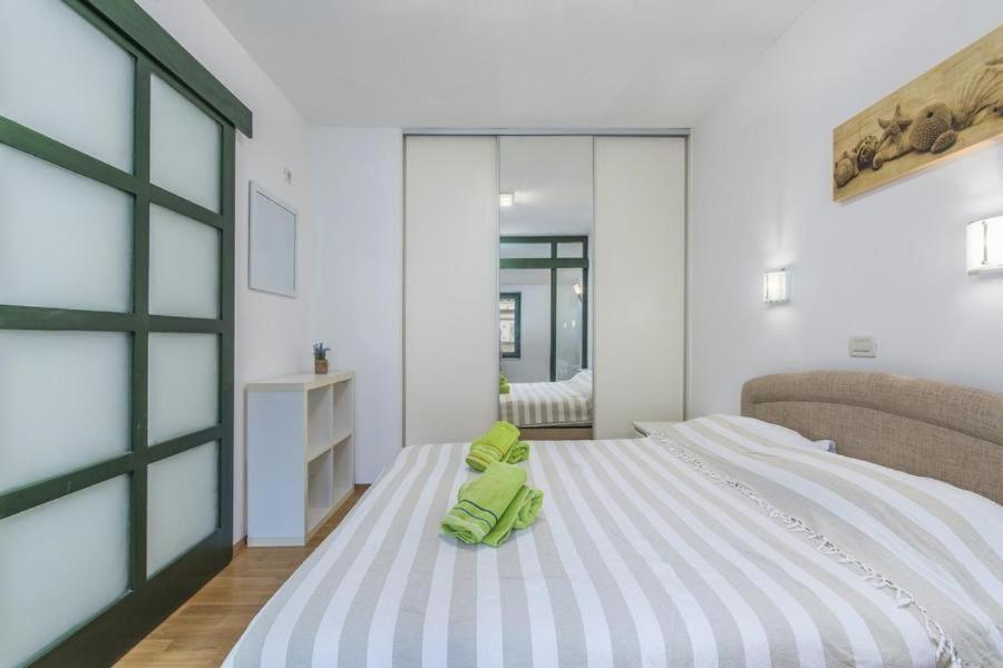 Apartment Matea Новиград Екстериор снимка
