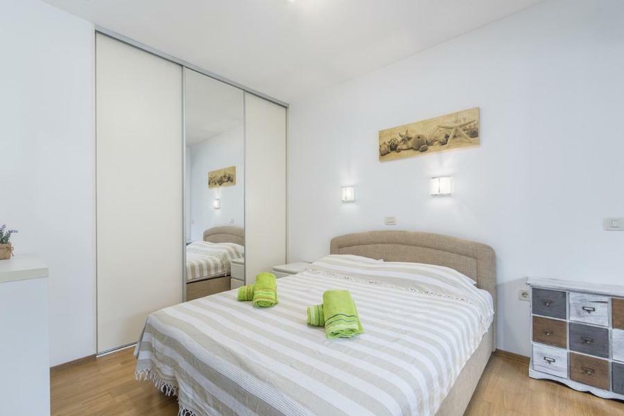 Apartment Matea Новиград Екстериор снимка